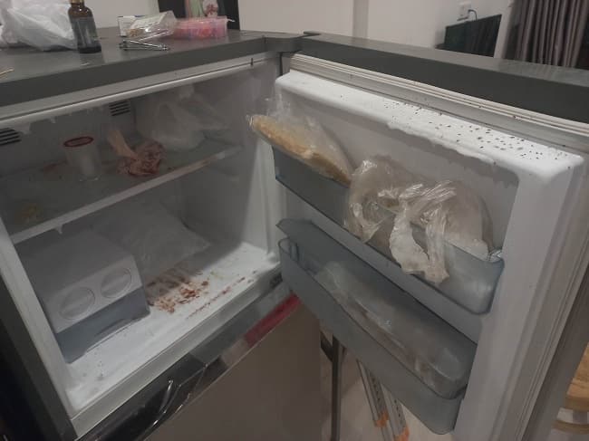 Tủ lạnh bị hở gioăng ngăn đá trên